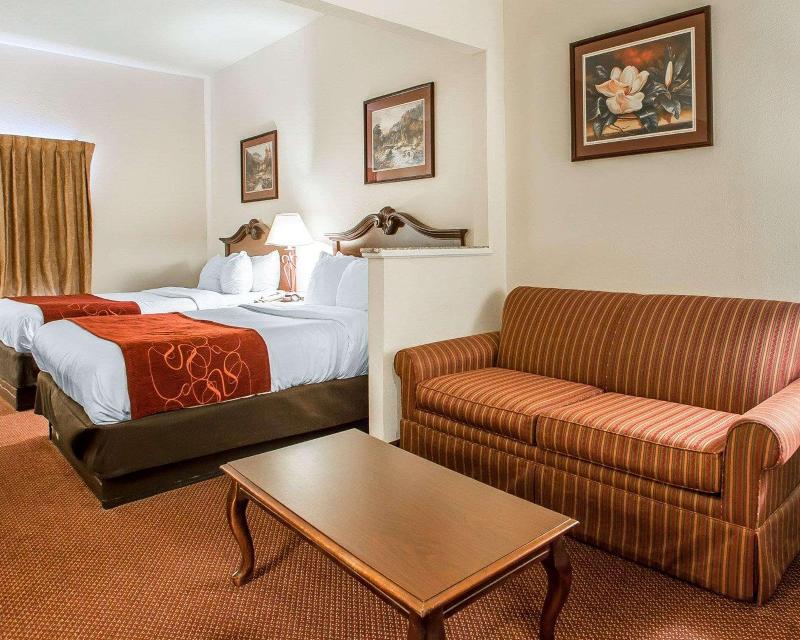 Comfort Suites Jefferson City image