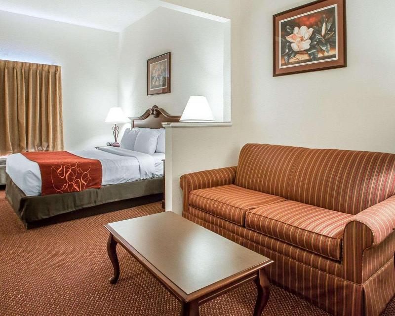 Comfort Suites Jefferson City image