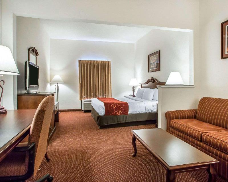 Comfort Suites Jefferson City image