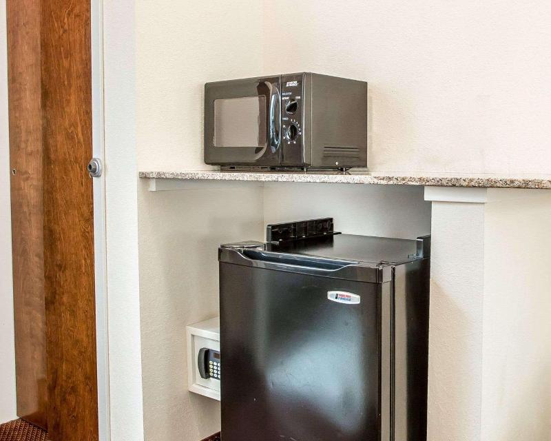 Comfort Suites Jefferson City image