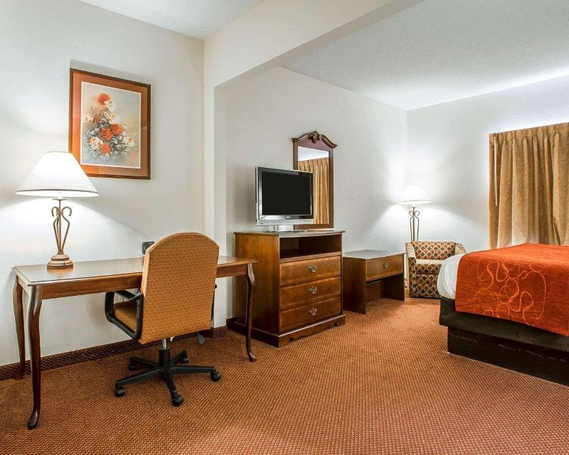 Comfort Suites Jefferson City image