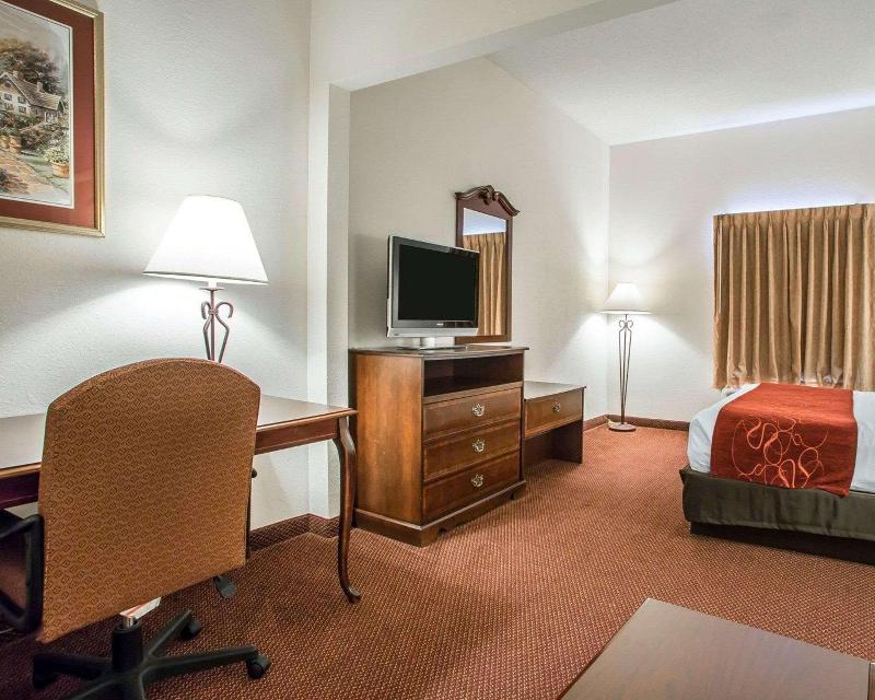 Comfort Suites Jefferson City image
