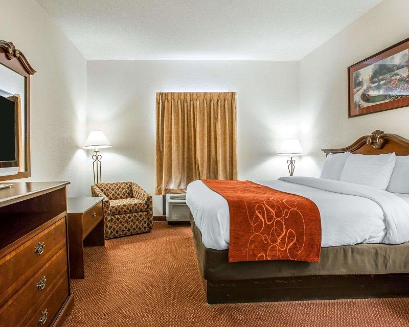 Comfort Suites Jefferson City image