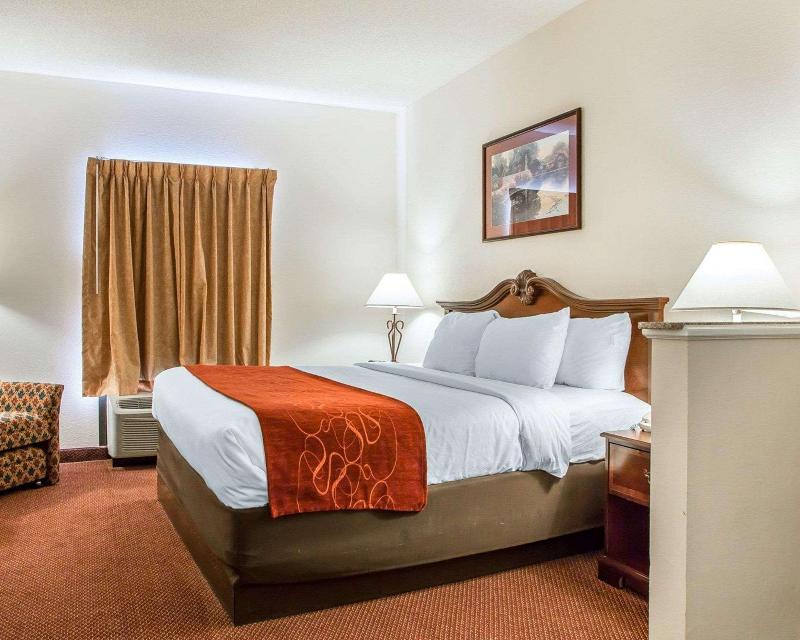 Comfort Suites Jefferson City image