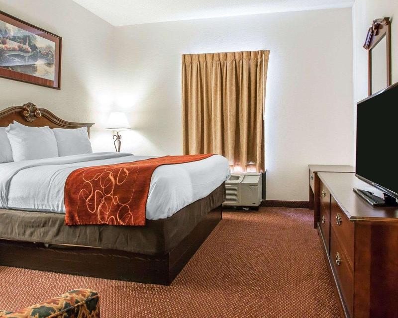 Comfort Suites Jefferson City image