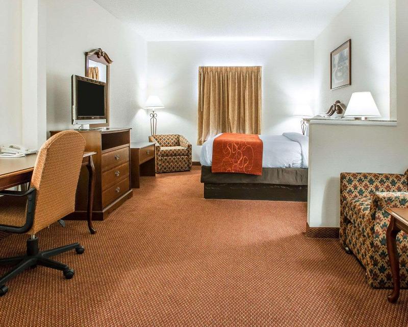 Comfort Suites Jefferson City image