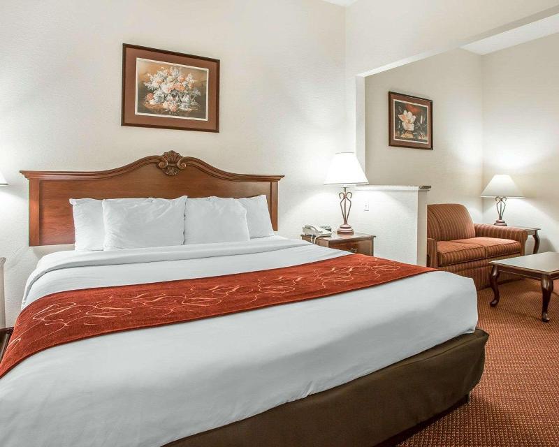 Comfort Suites Jefferson City image