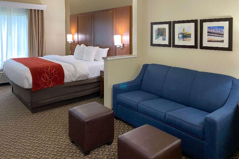 Comfort Suites Jefferson City image