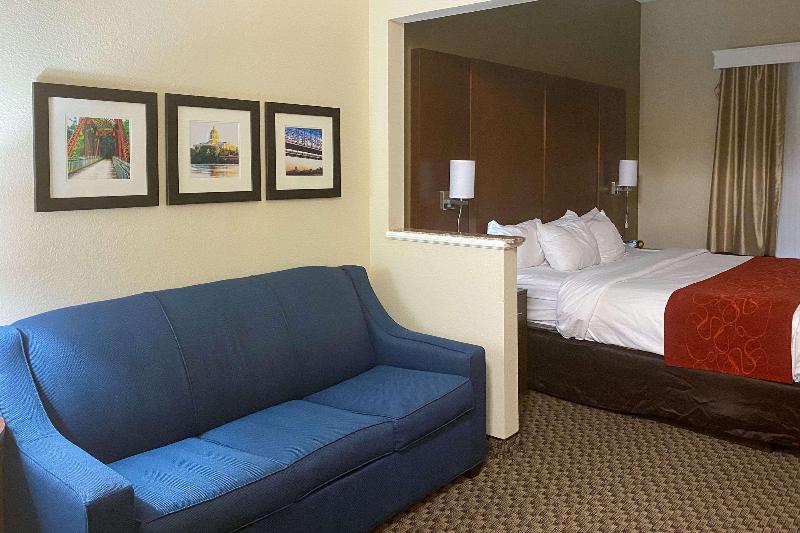 Comfort Suites Jefferson City image