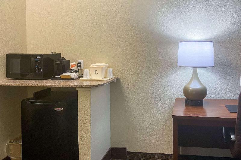 Comfort Suites Jefferson City image