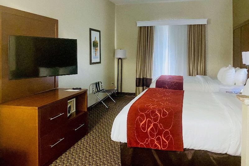 Comfort Suites Jefferson City image