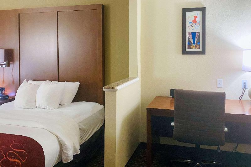 Comfort Suites Jefferson City image