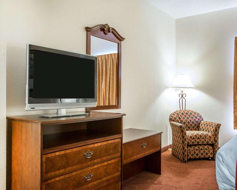 Comfort Suites Jefferson City image