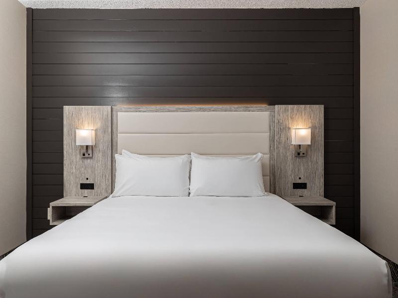 Oakfield Hotel & Suites, Ascend Hotel Collection image