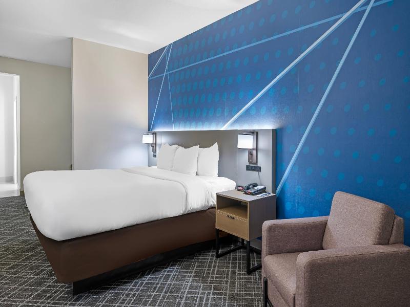 Comfort Suites Near Indianapolis Airport image