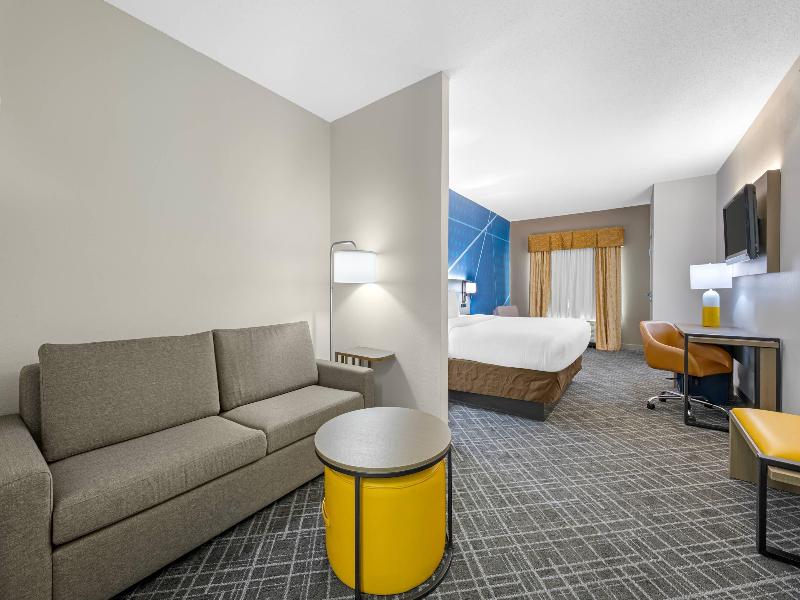 Comfort Suites Near Indianapolis Airport image