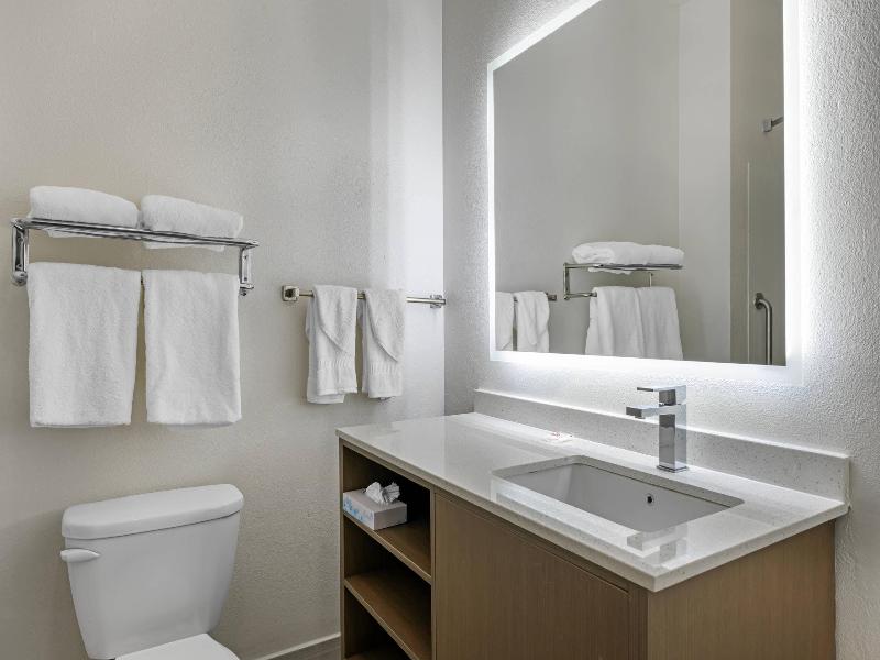 Comfort Suites Near Indianapolis Airport image