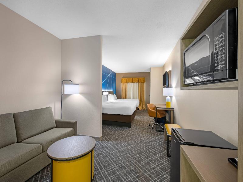 Comfort Suites Near Indianapolis Airport image