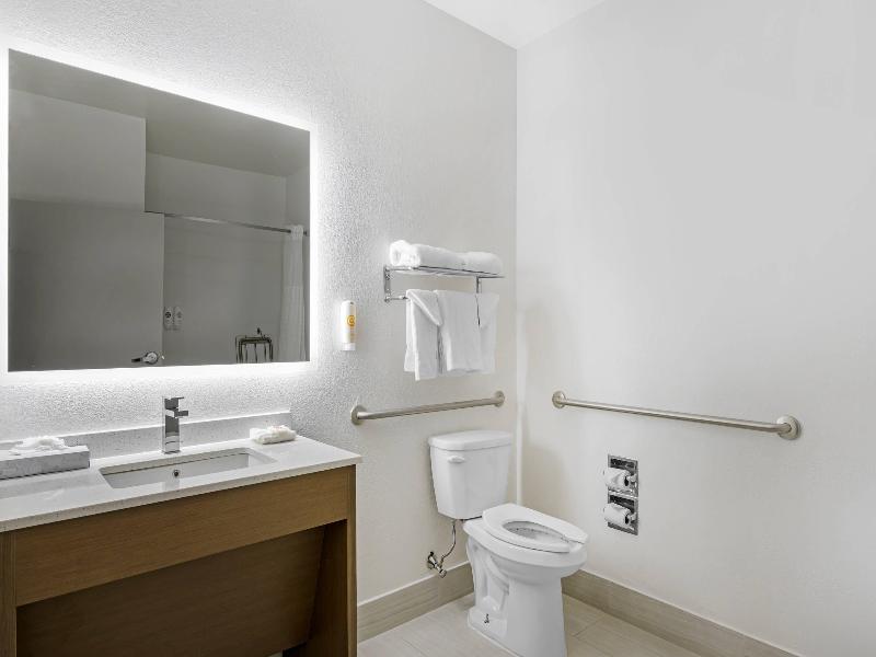 Comfort Suites Near Indianapolis Airport image