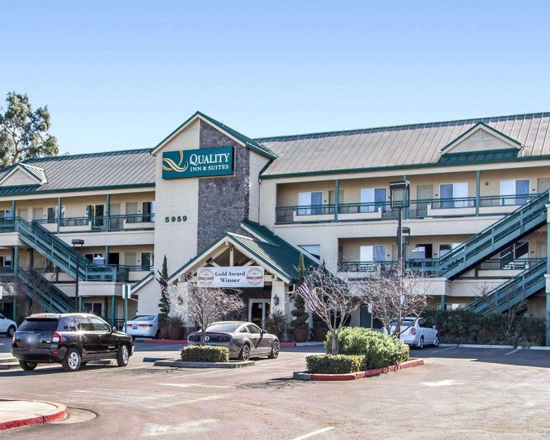 Quality Inn & Suites Ulmar Area image