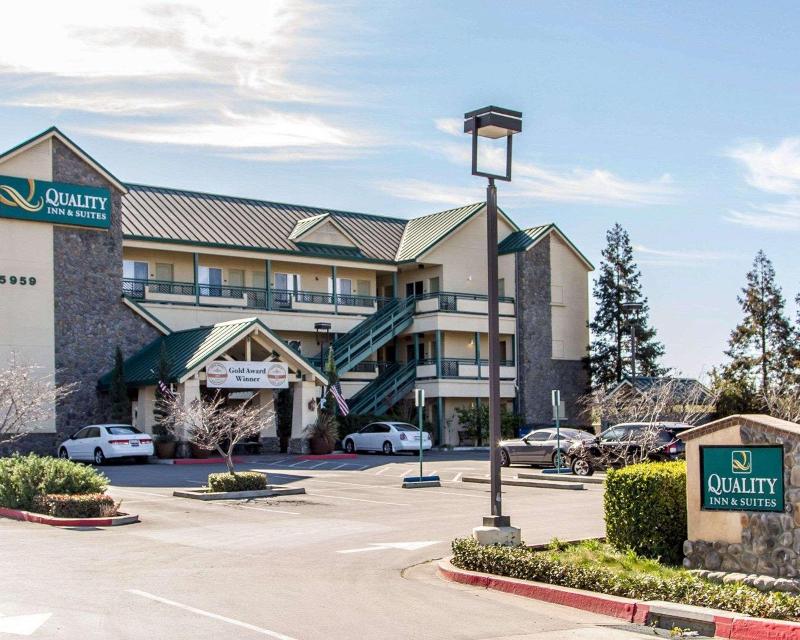 Quality Inn & Suites Ulmar Area image