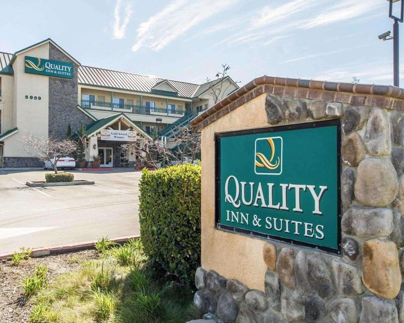 Quality Inn & Suites Ulmar Area image