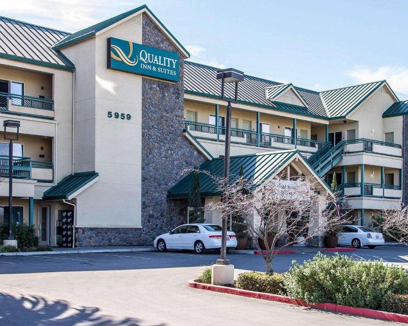Quality Inn & Suites Ulmar Area image
