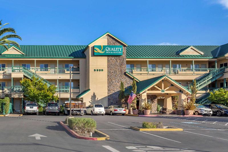 Quality Inn & Suites Ulmar Area image