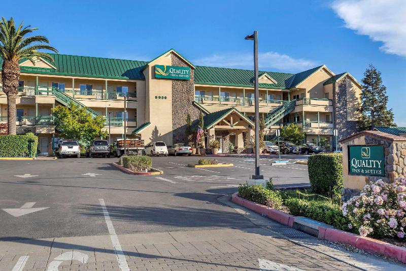 Quality Inn & Suites Ulmar Area image