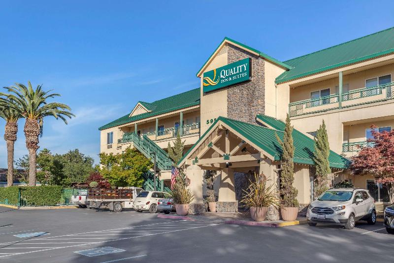 Quality Inn & Suites Ulmar Area image