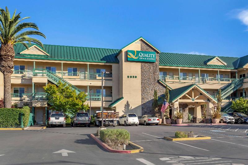 Quality Inn & Suites Ulmar Area image