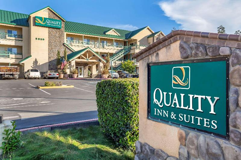 Quality Inn & Suites Ulmar Area image