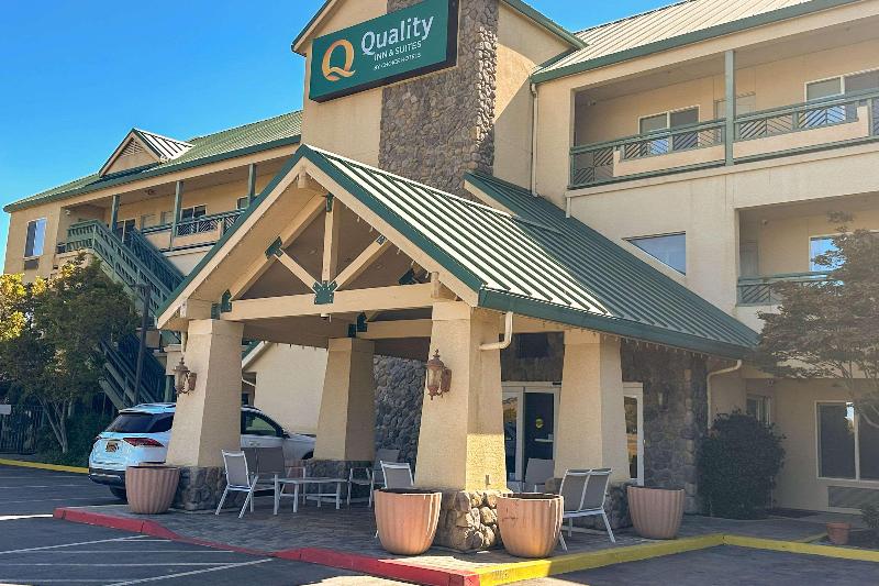 Quality Inn & Suites Ulmar Area image