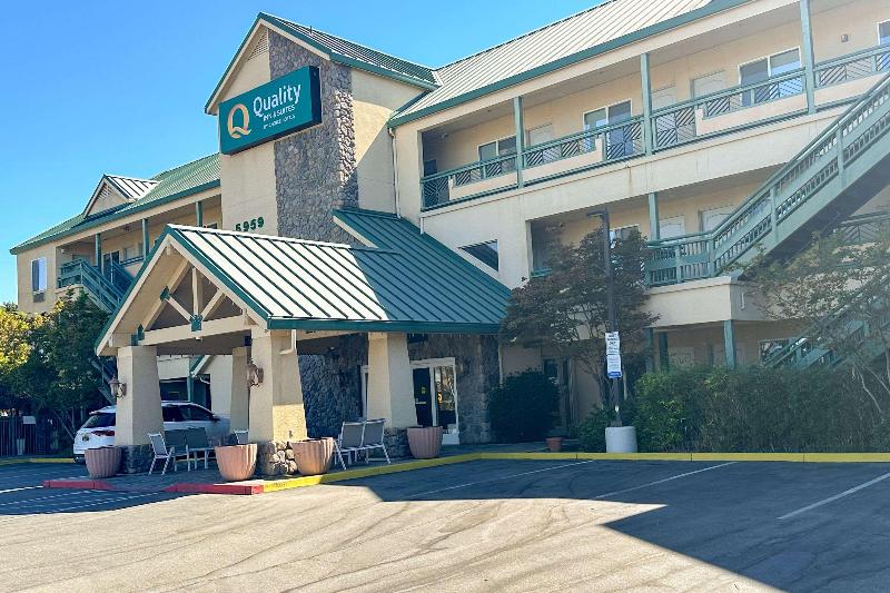 Quality Inn & Suites Ulmar Area image