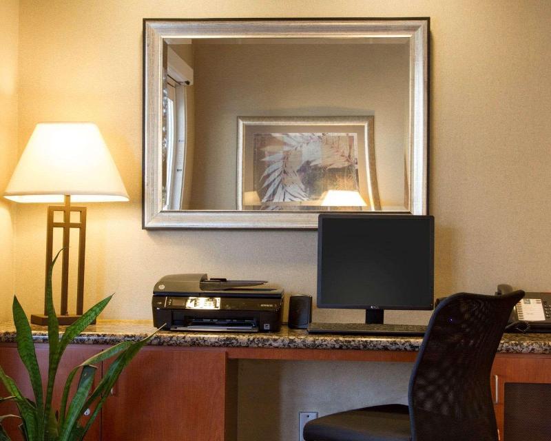 Quality Inn & Suites Ulmar Area image