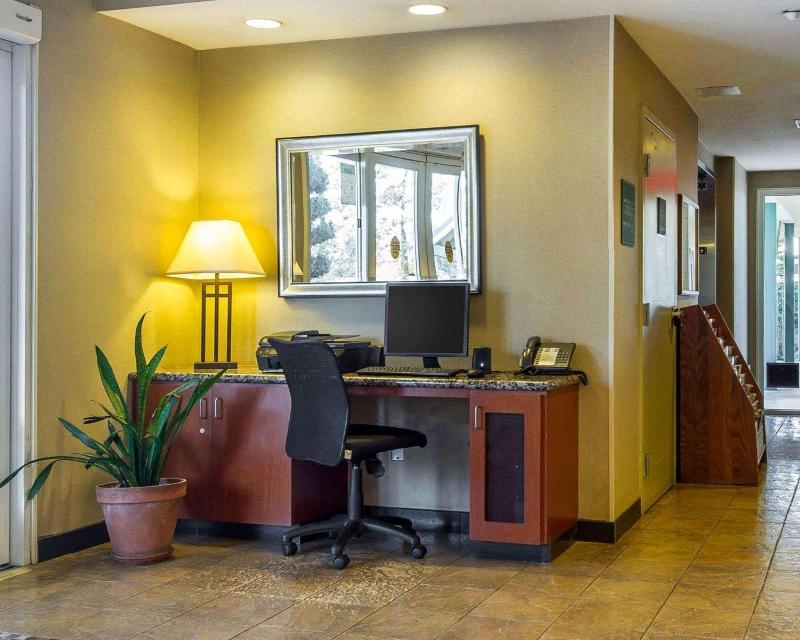 Quality Inn & Suites Ulmar Area image