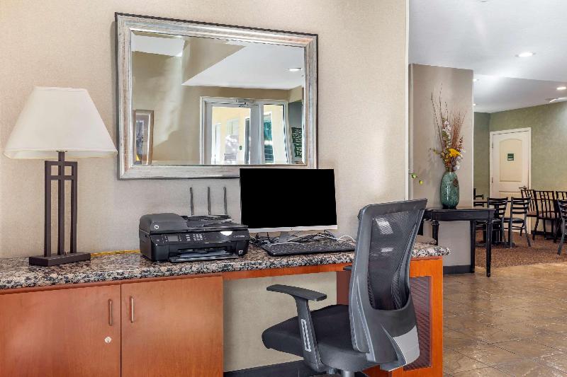 Quality Inn & Suites Ulmar Area image