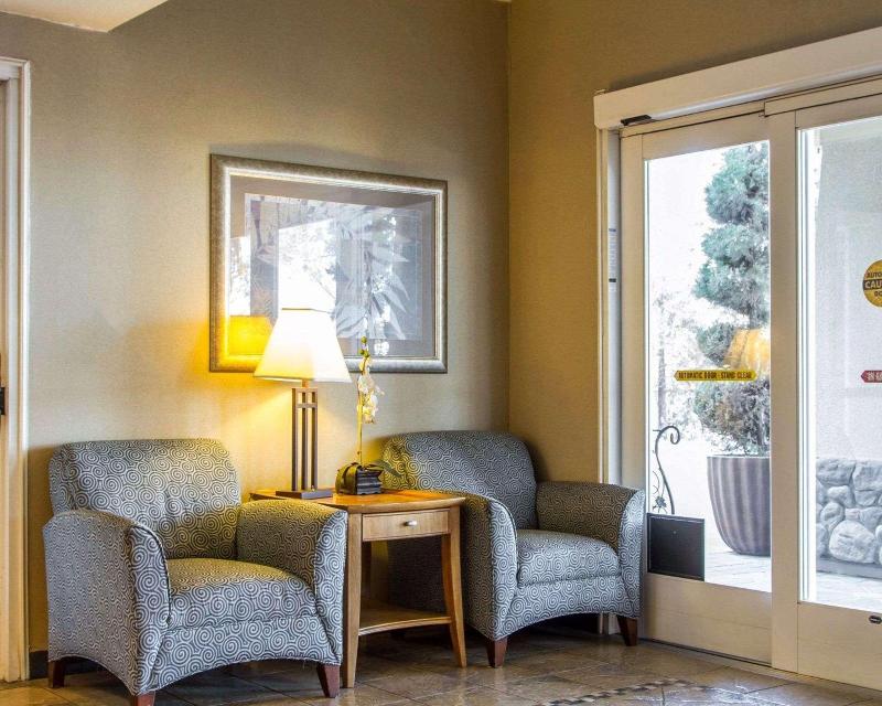 Quality Inn & Suites Ulmar Area image