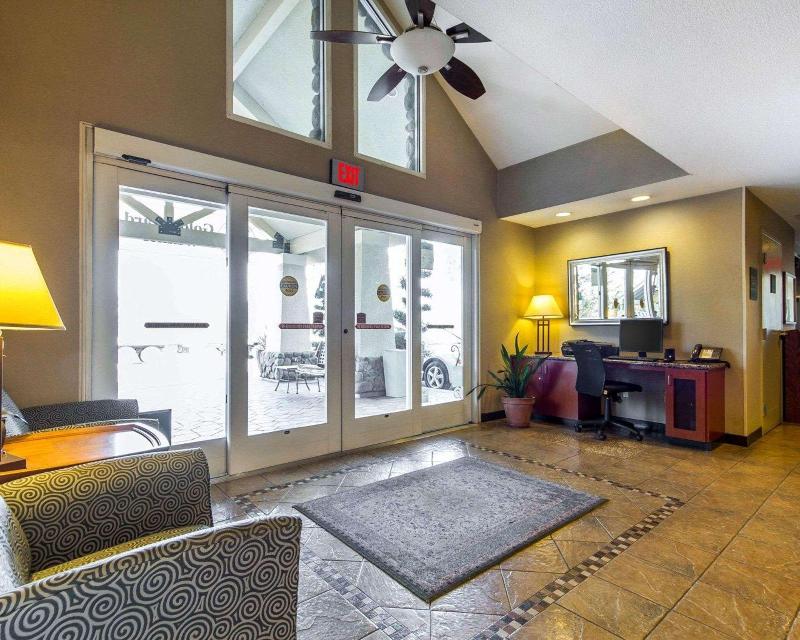 Quality Inn & Suites Ulmar Area image