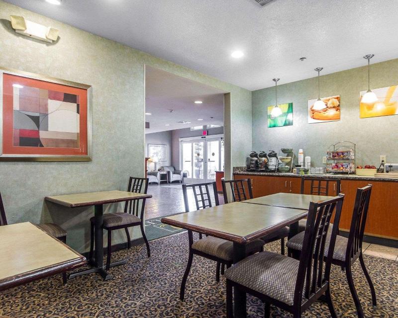 Quality Inn & Suites Ulmar Area image