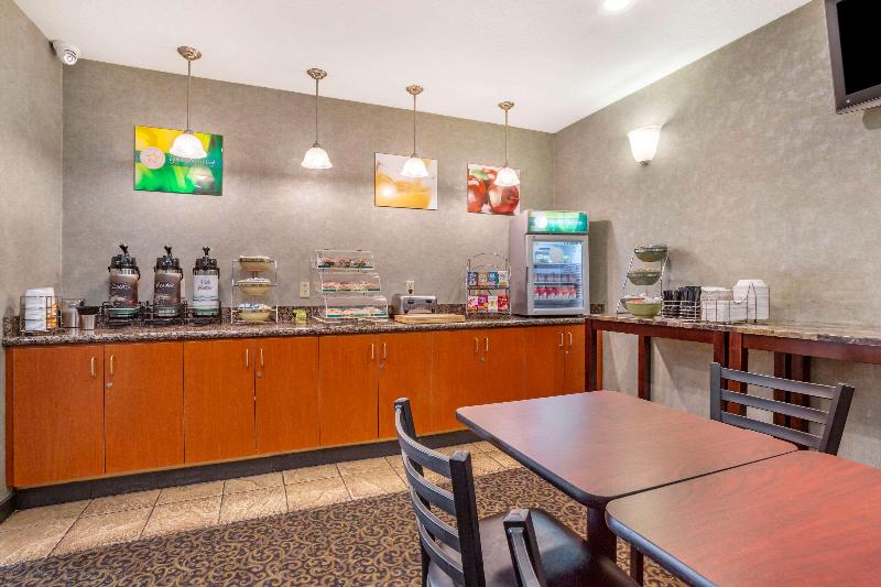 Quality Inn & Suites Ulmar Area image