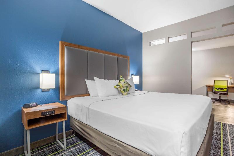 Quality Inn & Suites Ulmar Area image