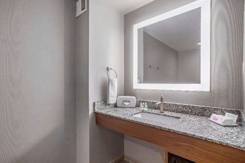 Quality Inn & Suites Ulmar Area image