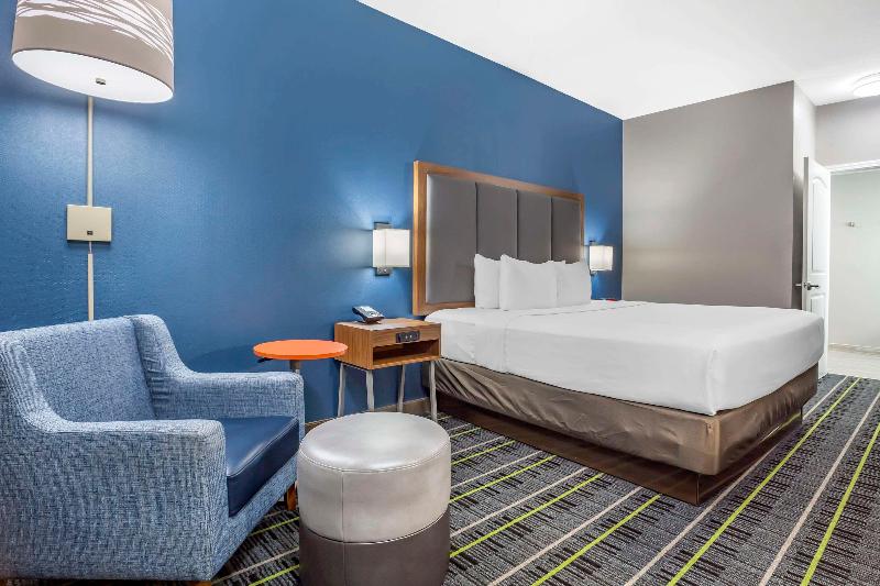 Quality Inn & Suites Ulmar Area image