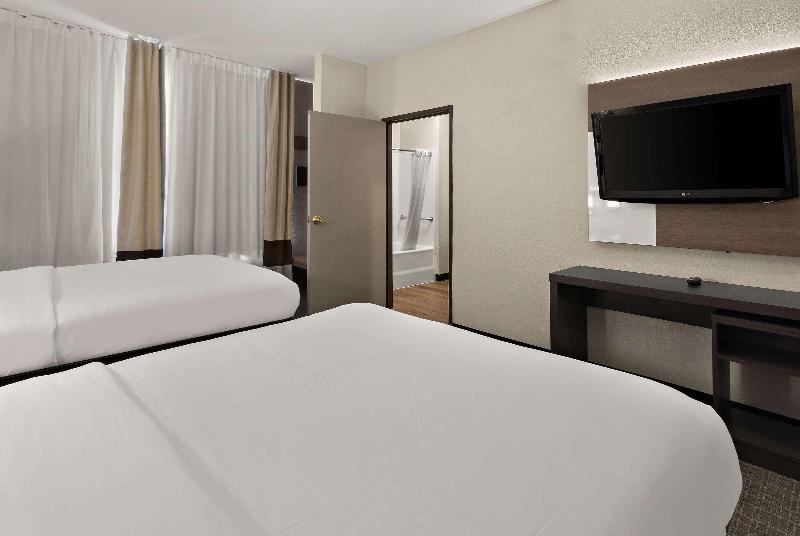 Comfort Suites North Fossil Creek image