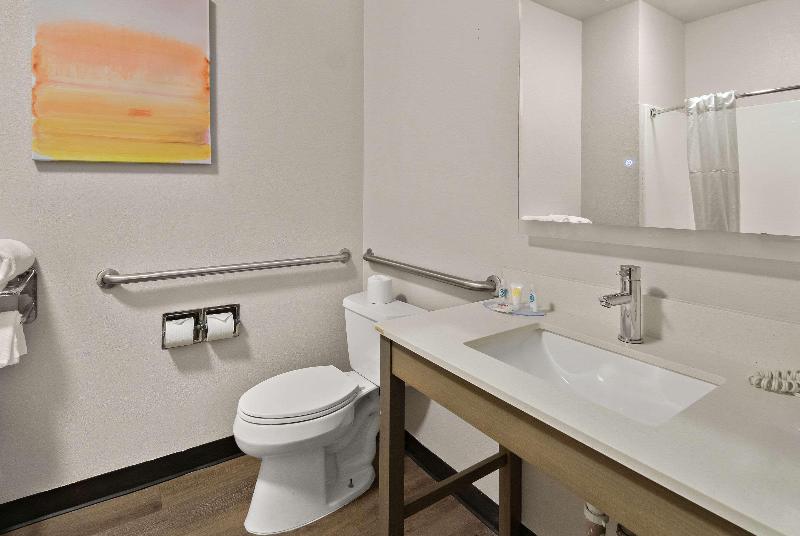 Comfort Suites North Fossil Creek image