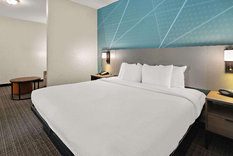 Comfort Suites North Fossil Creek image