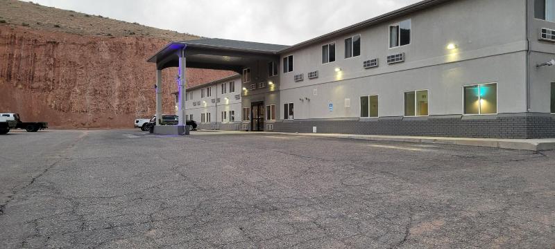Quality Inn & Suites Salina National Forest Area image