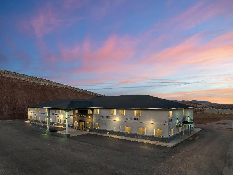 Quality Inn & Suites Salina National Forest Area image
