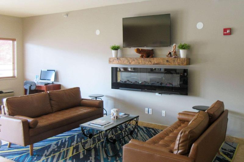Quality Inn & Suites Salina National Forest Area image